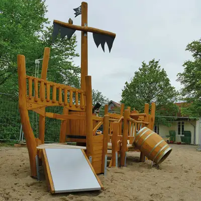 SPIELART : STRUCTURE DE JEUX PETIT BATEAU, ref L88
